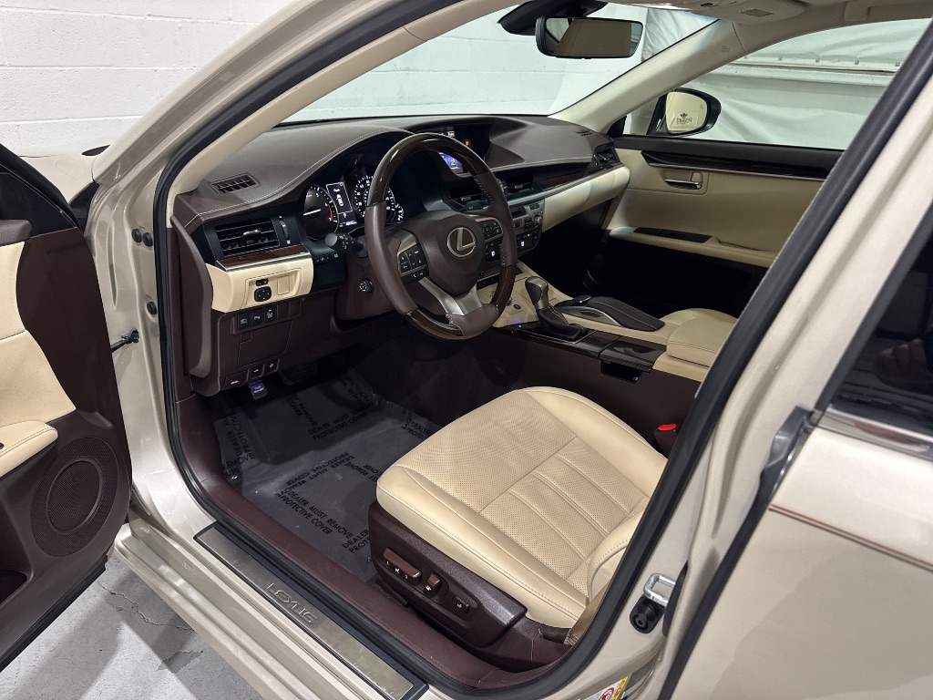 2016 Lexus ES - $24,995