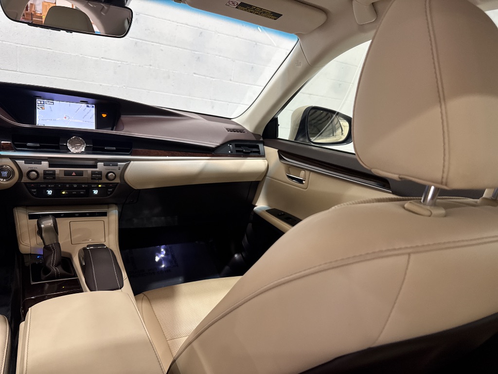 2016 Lexus ES - $24,995