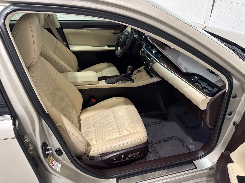 2016 Lexus ES - $24,995