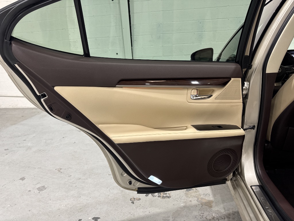 2016 Lexus ES - $24,995