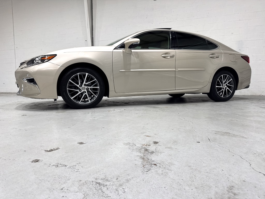 2016 Lexus ES - $24,995