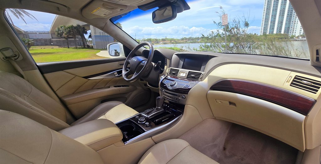 2012 INFINITI M - $10,999