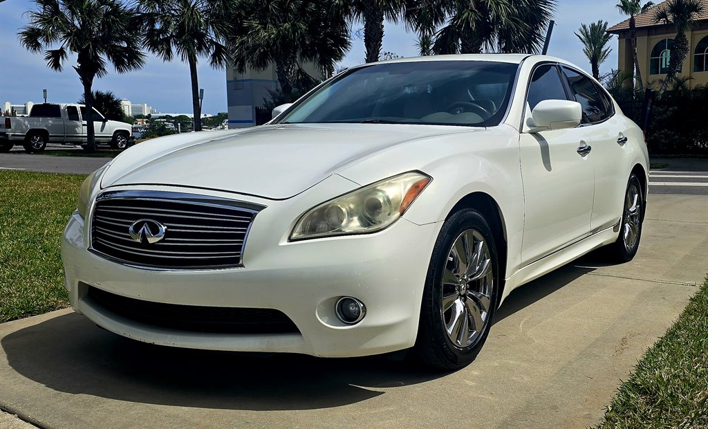 2012 INFINITI M - $10,999