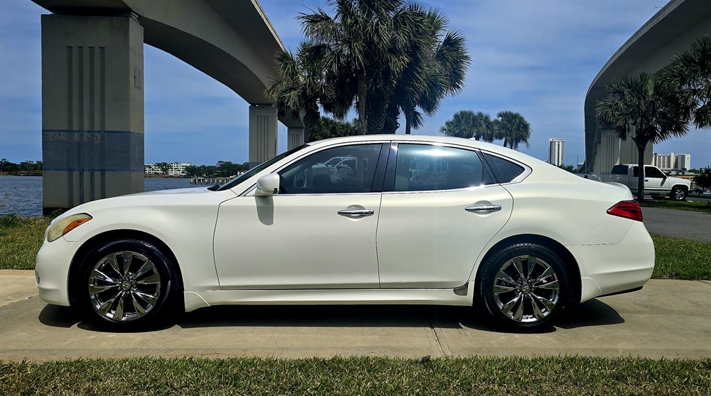 2012 INFINITI M - $10,999