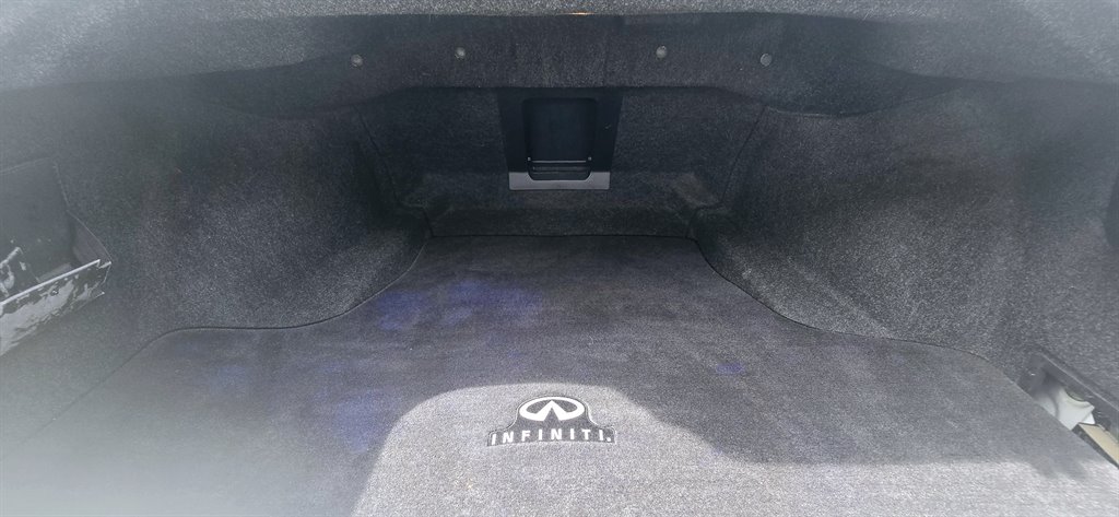 2012 INFINITI M - $10,999
