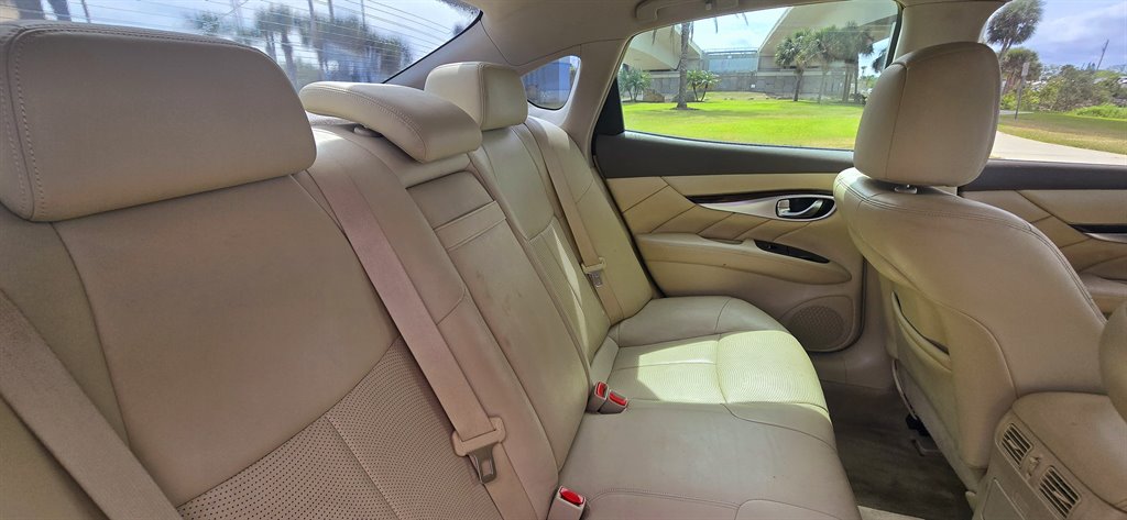 2012 INFINITI M - $10,999