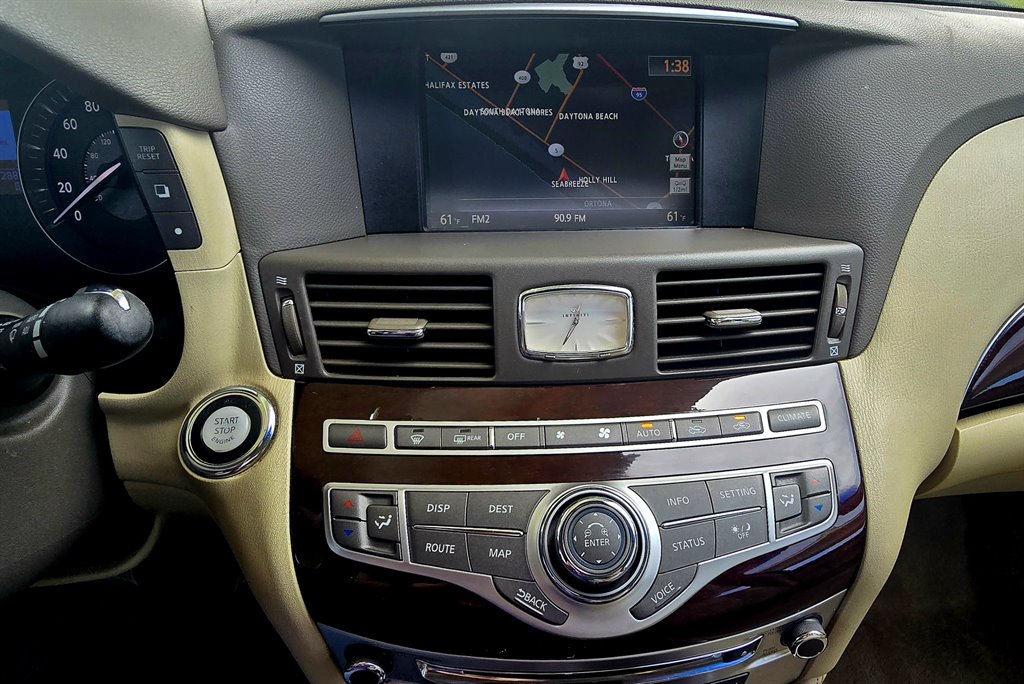 2012 INFINITI M - $10,999