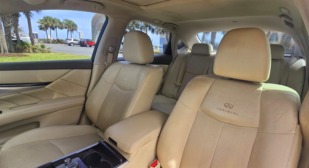 2012 INFINITI M - $10,999