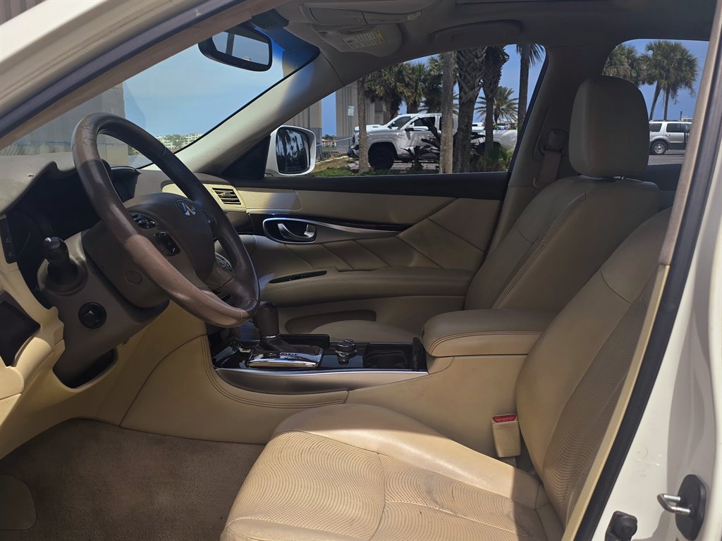 2012 INFINITI M - $10,999