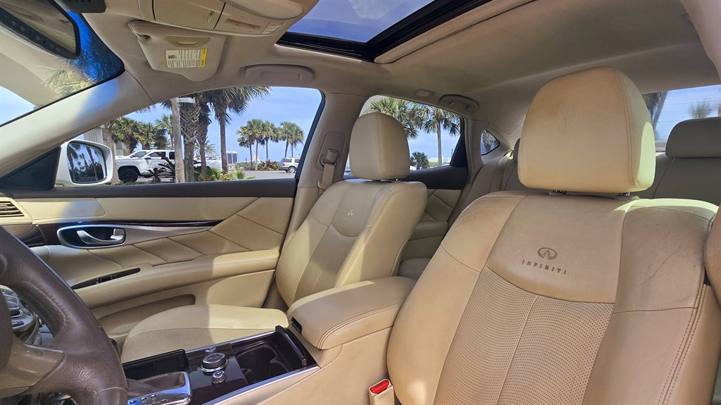 2012 INFINITI M - $10,999