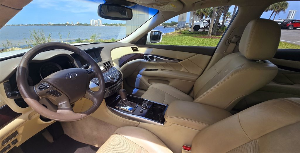 2012 INFINITI M - $10,999