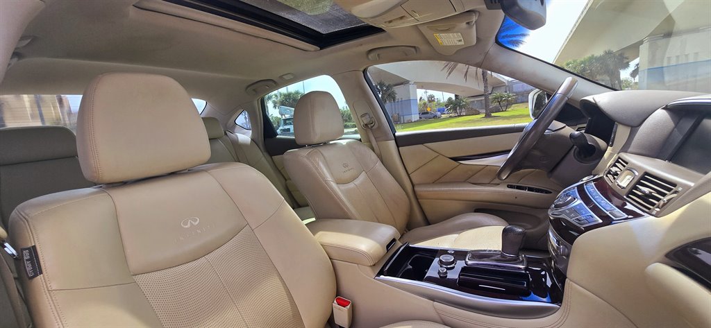 2012 INFINITI M - $10,999