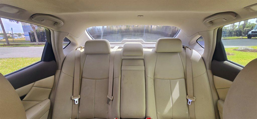 2012 INFINITI M - $10,999