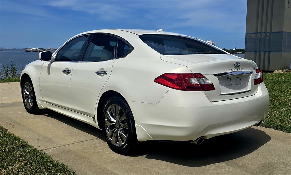 2012 INFINITI M - $10,999
