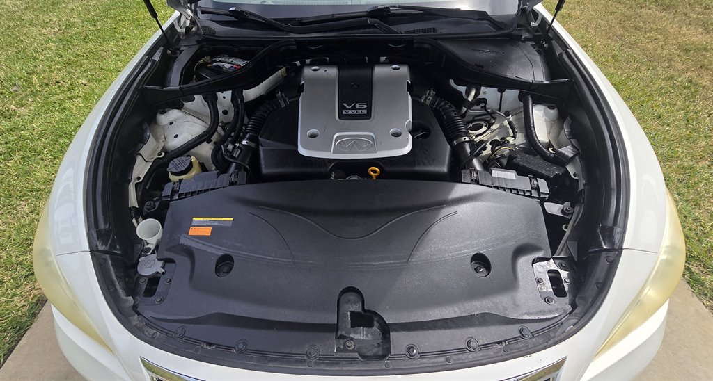 2012 INFINITI M - $10,999