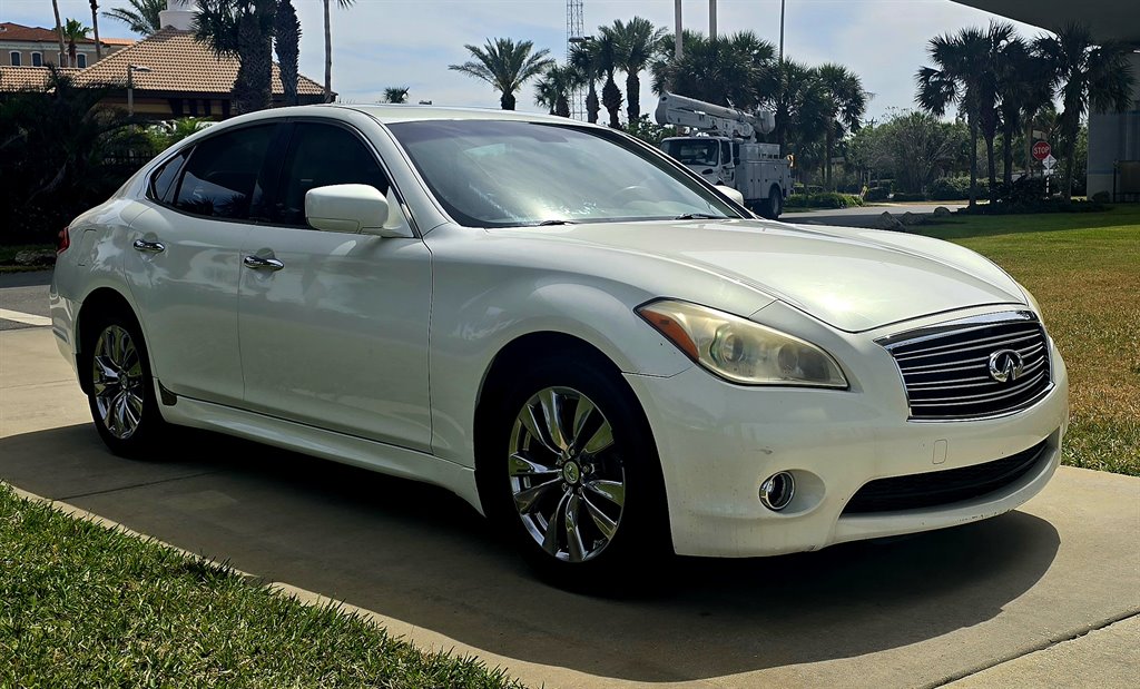 2012 INFINITI M - $10,999