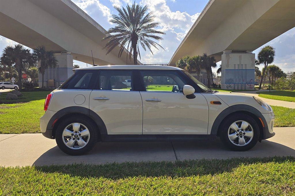 2016 MINI Cooper photo