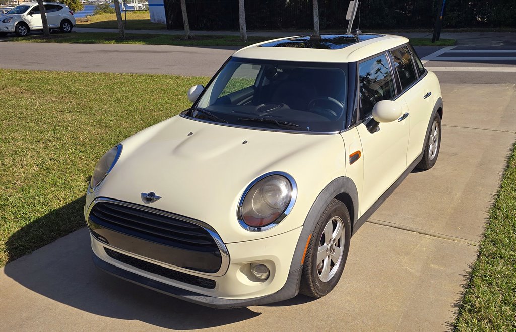 2016 MINI Cooper photo