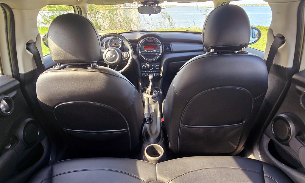 2016 MINI Cooper photo