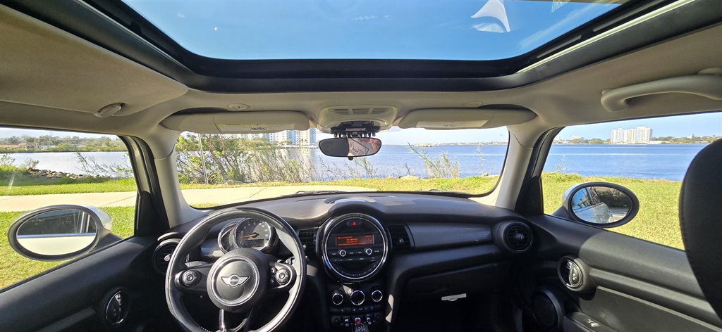 2016 MINI Cooper photo