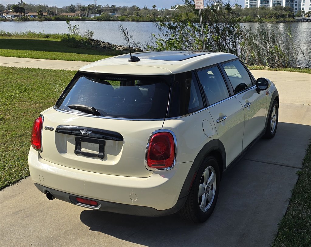 2016 MINI Cooper photo