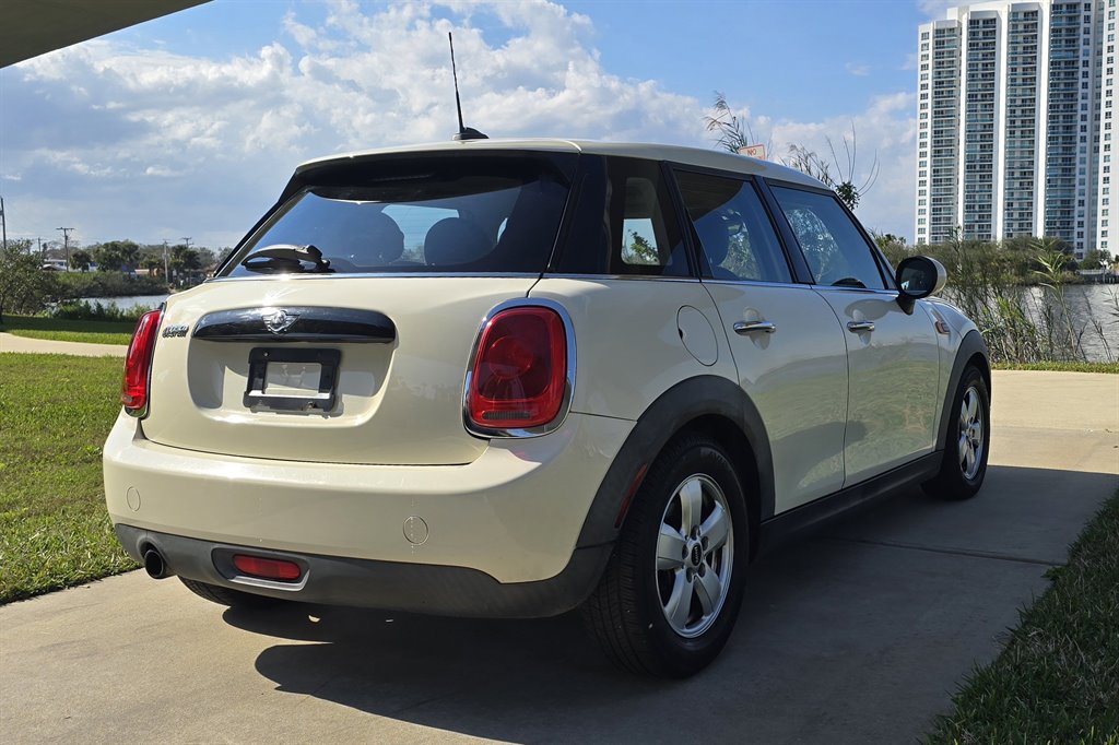 2016 MINI Cooper photo