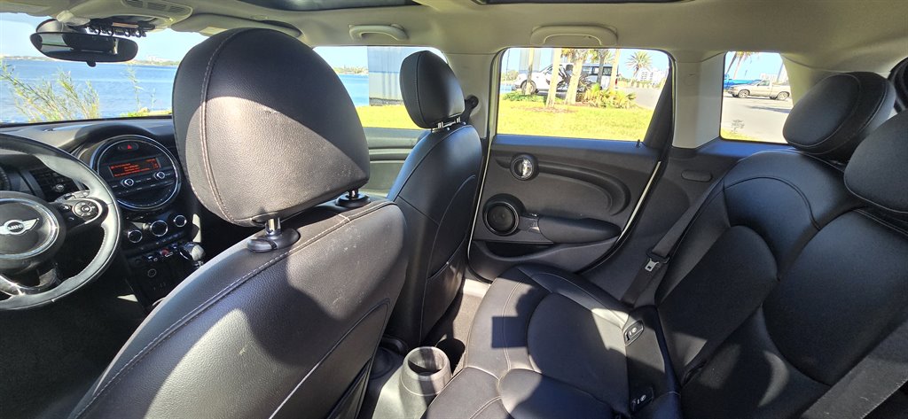 2016 MINI Cooper photo