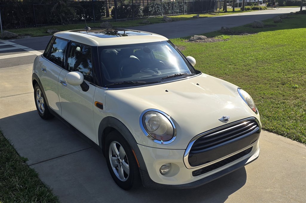 2016 MINI Cooper photo
