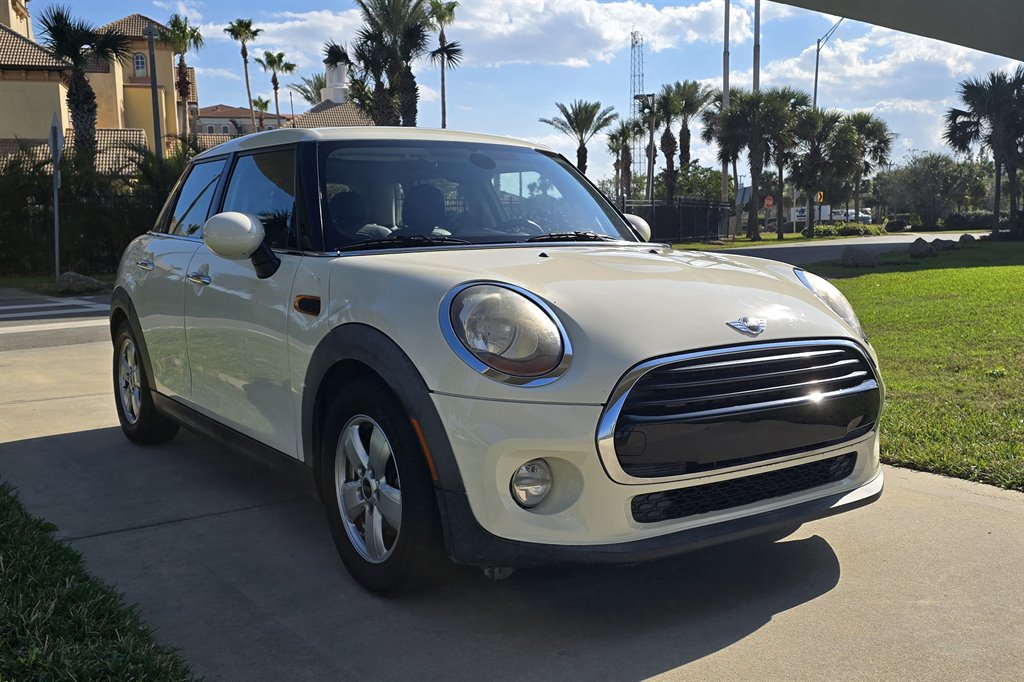 2016 MINI Cooper photo