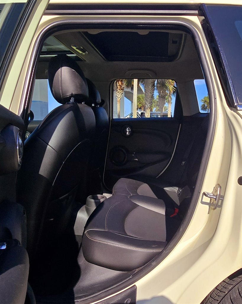 2016 MINI Cooper photo