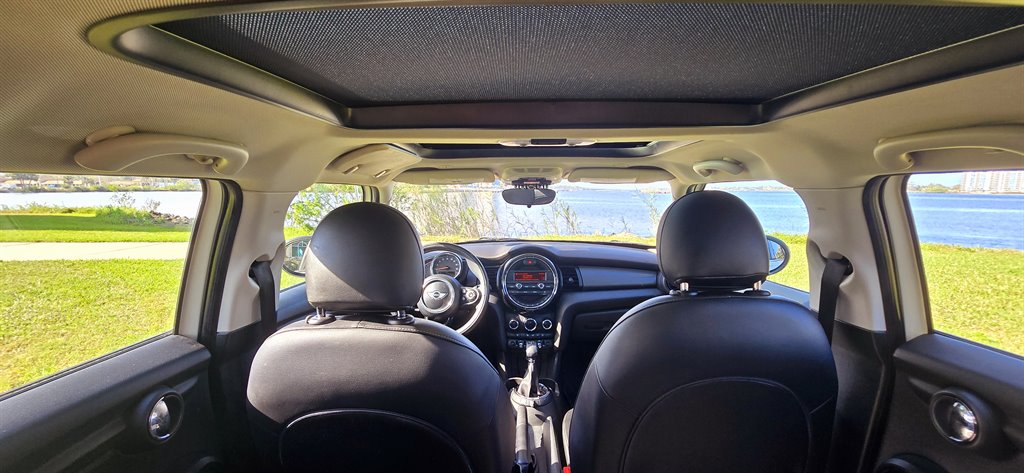 2016 MINI Cooper photo