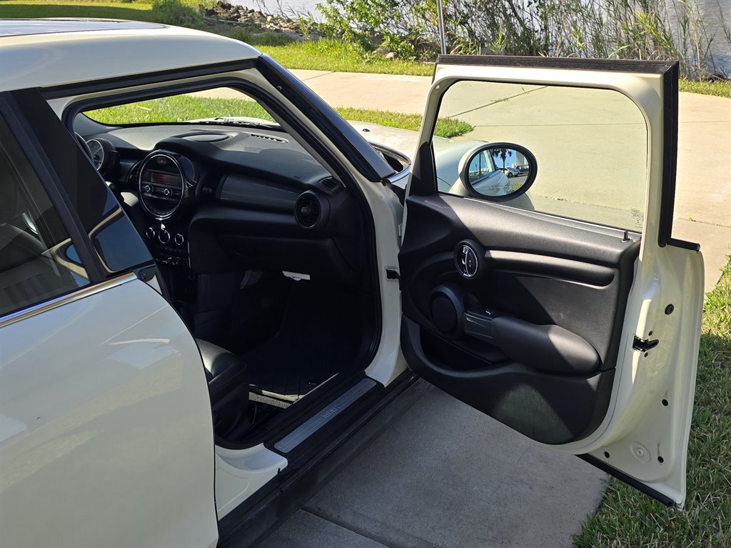 2016 MINI Cooper photo