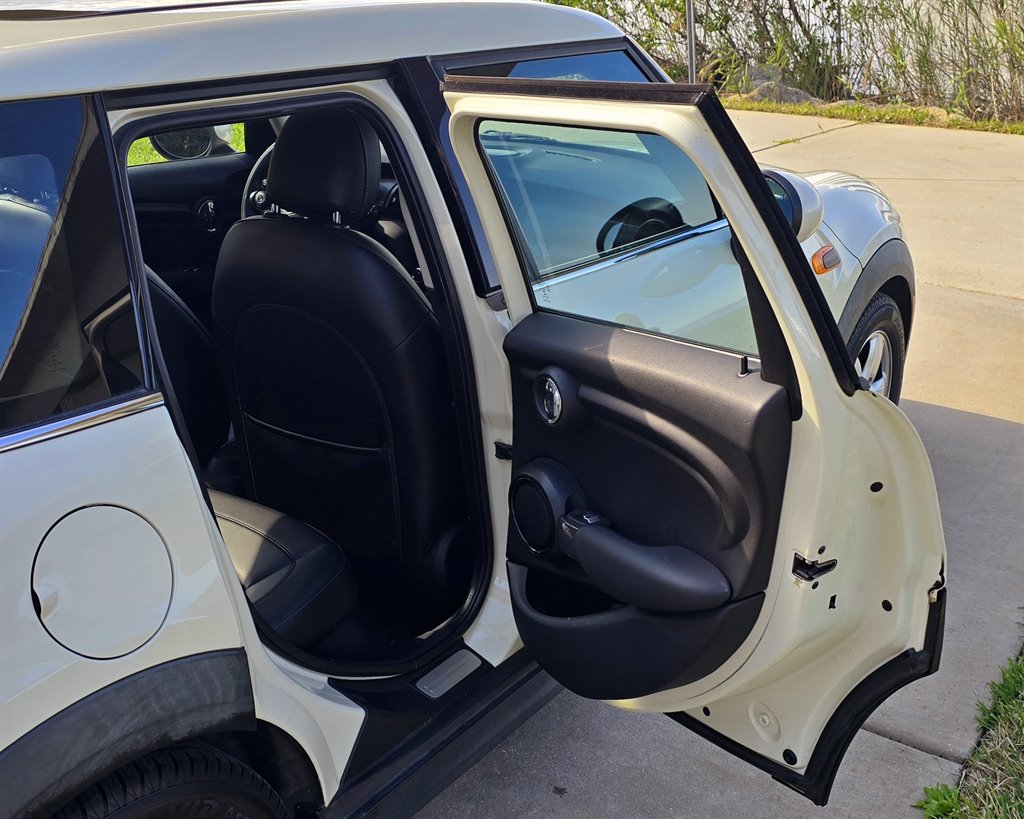 2016 MINI Cooper photo