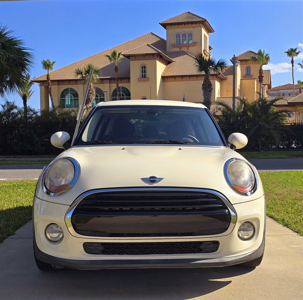 2016 MINI Cooper photo