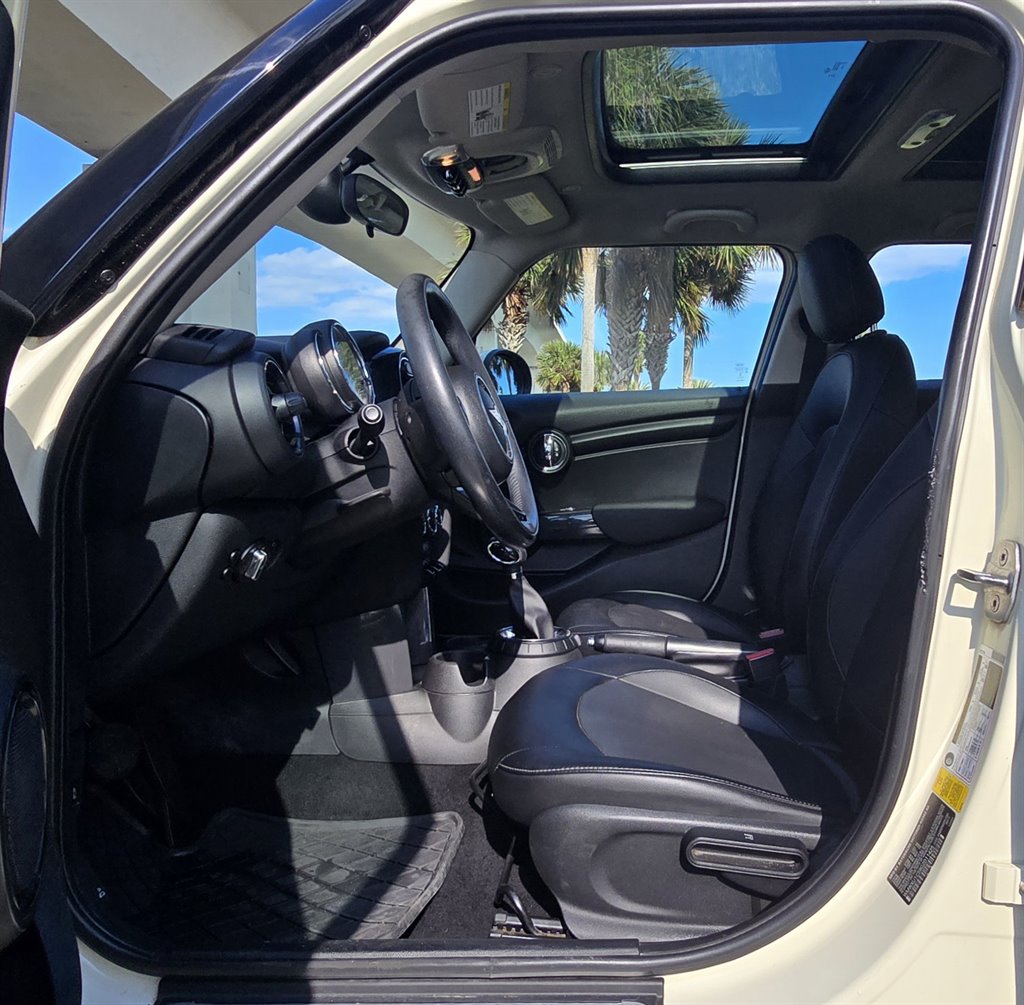 2016 MINI Cooper photo