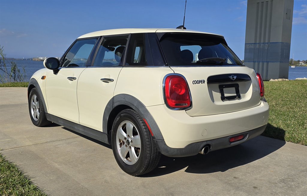 2016 MINI Cooper photo