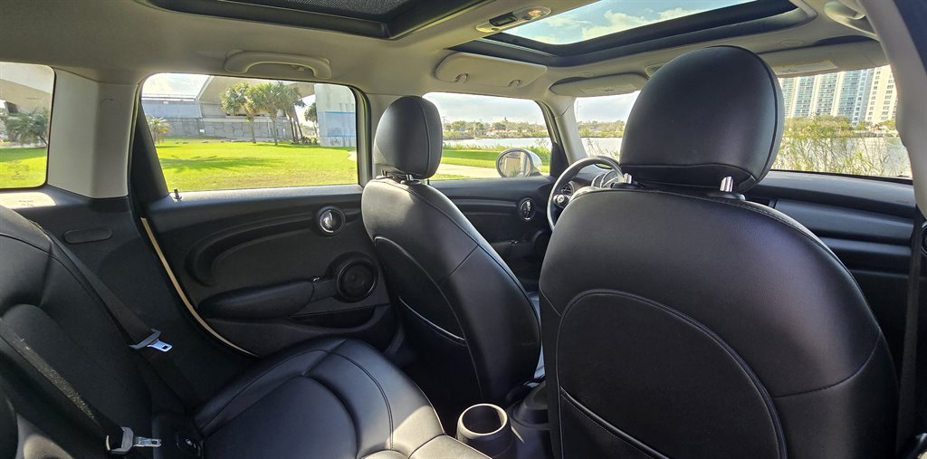 2016 MINI Cooper photo