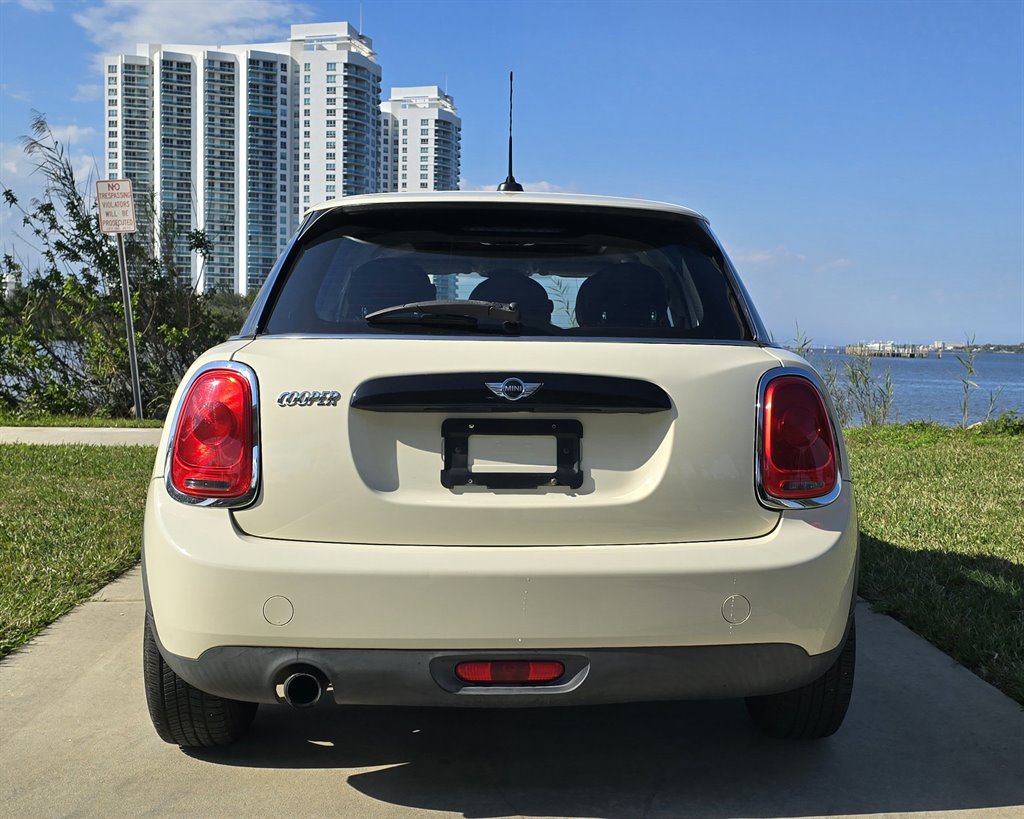 2016 MINI Cooper photo