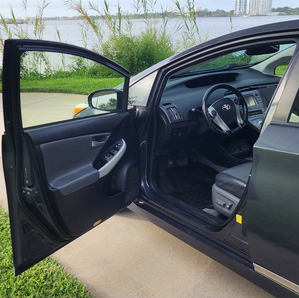 2012 Toyota Prius - $9,999