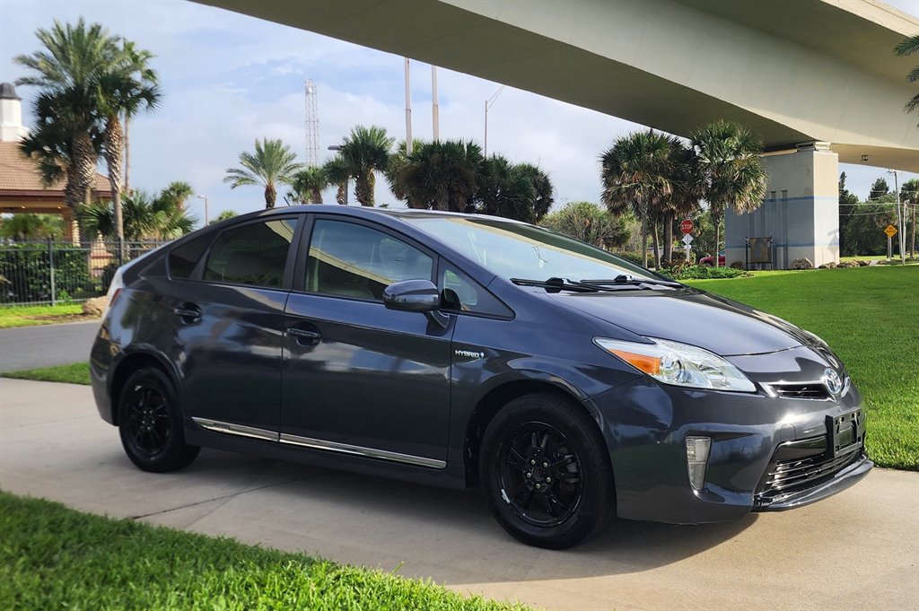 2012 Toyota Prius - $9,999