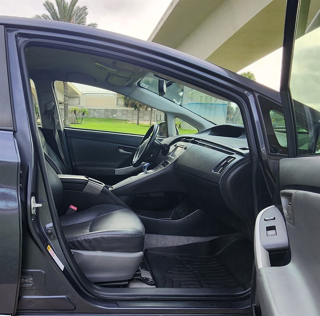 2012 Toyota Prius - $9,999