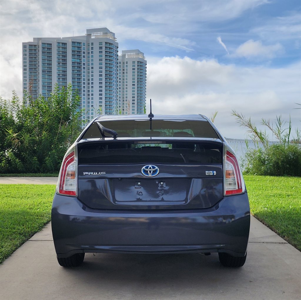 2012 Toyota Prius - $9,999