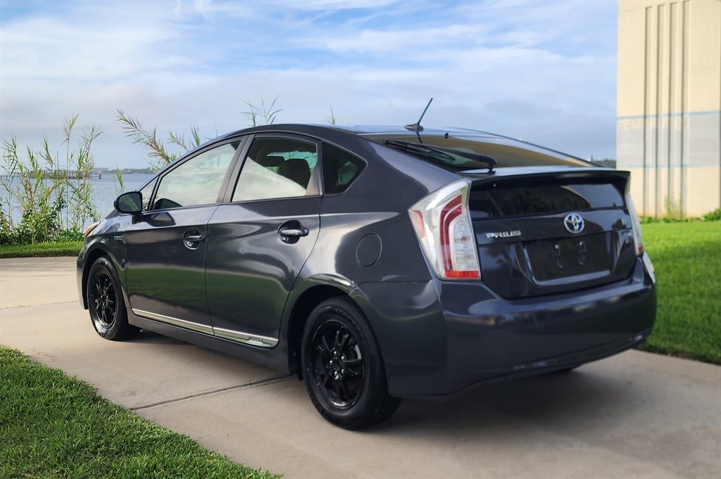 2012 Toyota Prius - $9,999