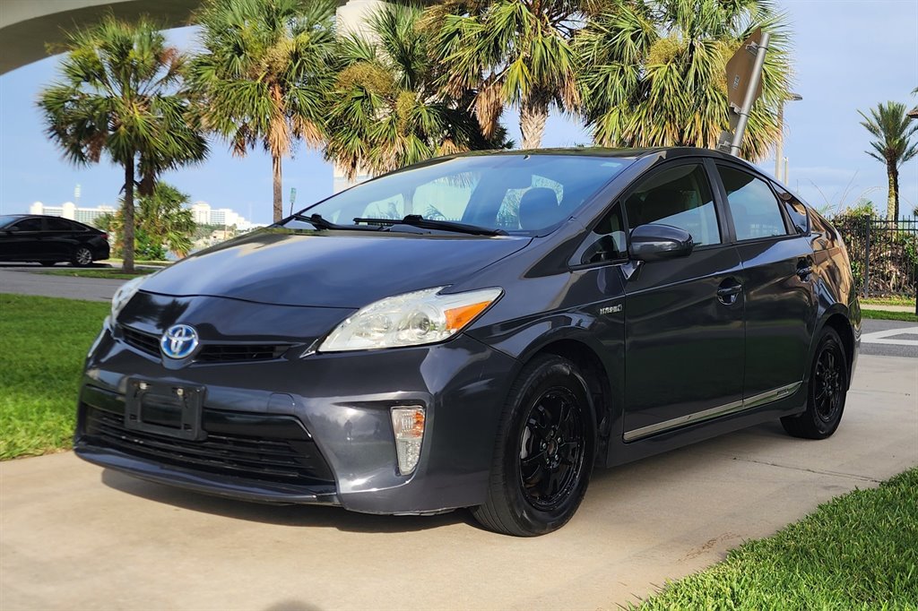2012 Toyota Prius - $9,999
