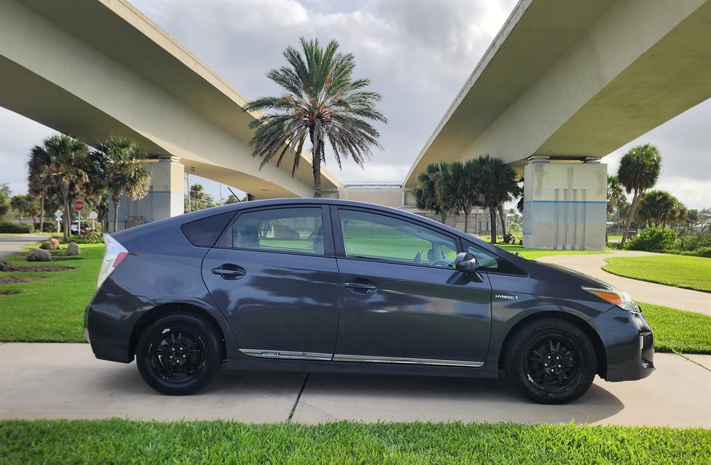 2012 Toyota Prius - $9,999
