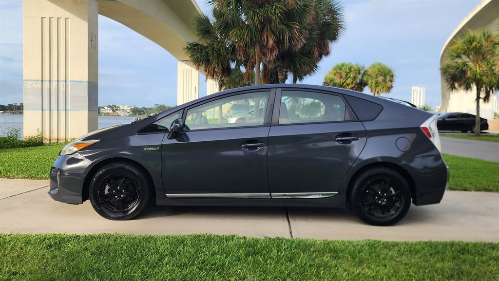 2012 Toyota Prius - $9,999