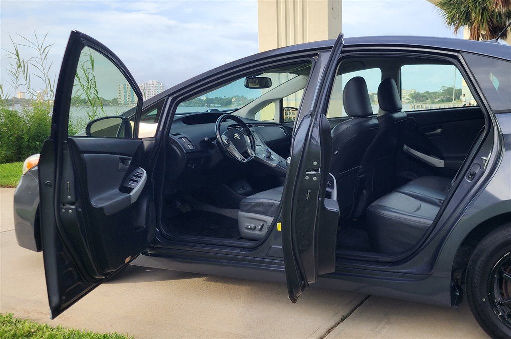 2012 Toyota Prius - $9,999
