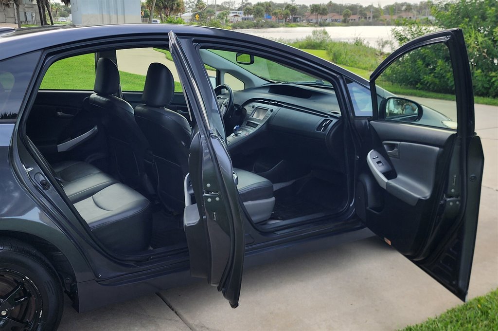 2012 Toyota Prius - $9,999
