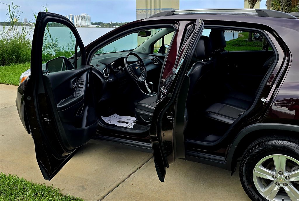 2022 Chevrolet Trax - $21,999