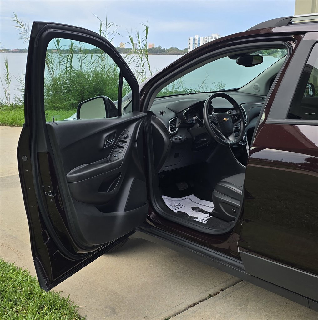 2022 Chevrolet Trax - $21,999